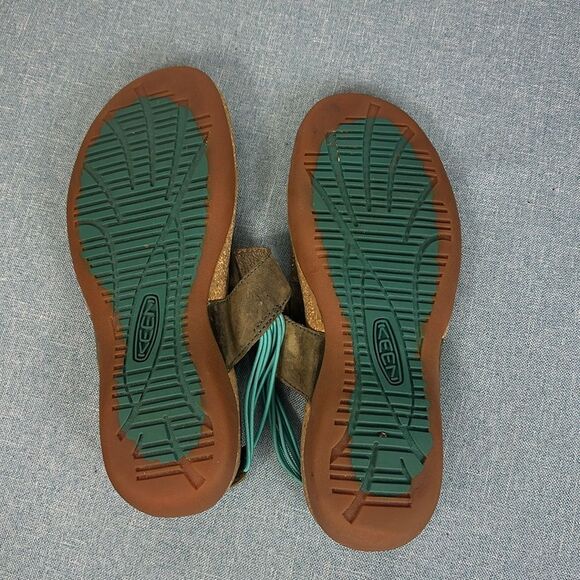 KEEN Dauntless Posted T-Strap Leather Taupe Sandals Size 8 - Picture 8 of 9